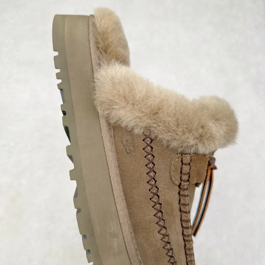 Pick up locally 💰520 UGG 8260 Alpine half-mug autumn and winter sheep fur integrated snow boots. All shoes are made of ZP. Longfeng A-grade Australian imported sheep fur integrated brand OEM production line. Fully follow the ZP process. OEM original pattern maker. Adhering to the principle of no original shoes and no development selection. Pay attention to every detail. The most authentic version on the market. TREADLITE "Light Wing" technology outsole. Lightweight/durable/flexible/pile size: 35 36 37 38 39 40 Coding: by2936070